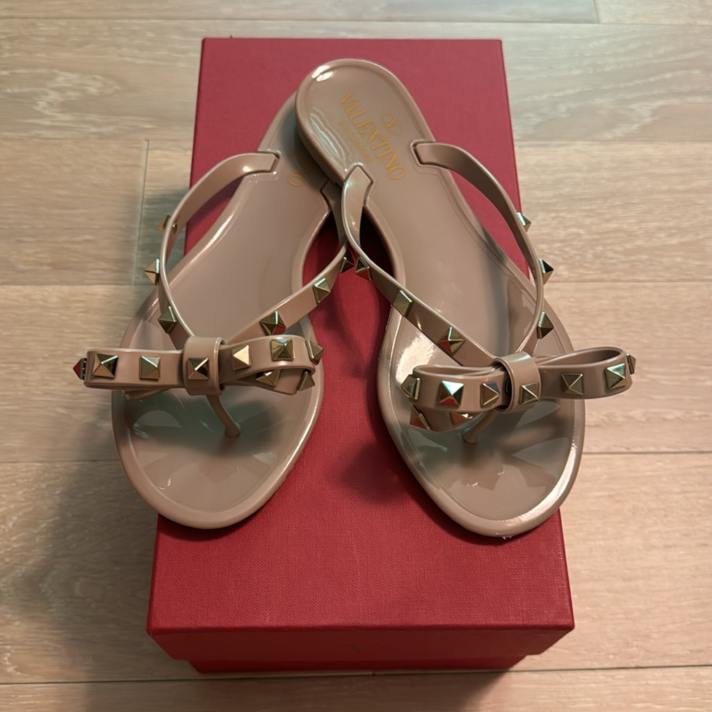 Brand New Valentino Rubber Flip Flops Size 35